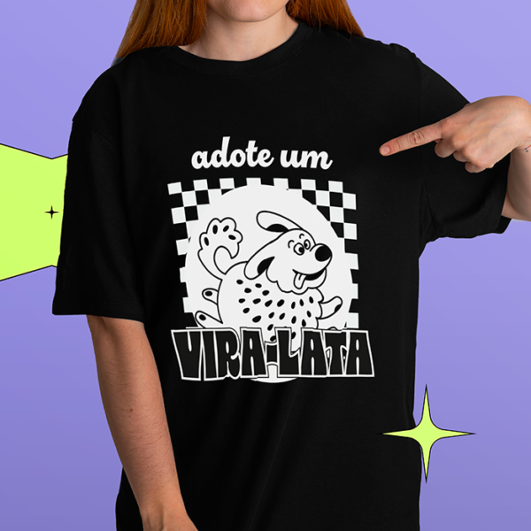 Camiseta Preta Adote um Cachorro Vira Lata
