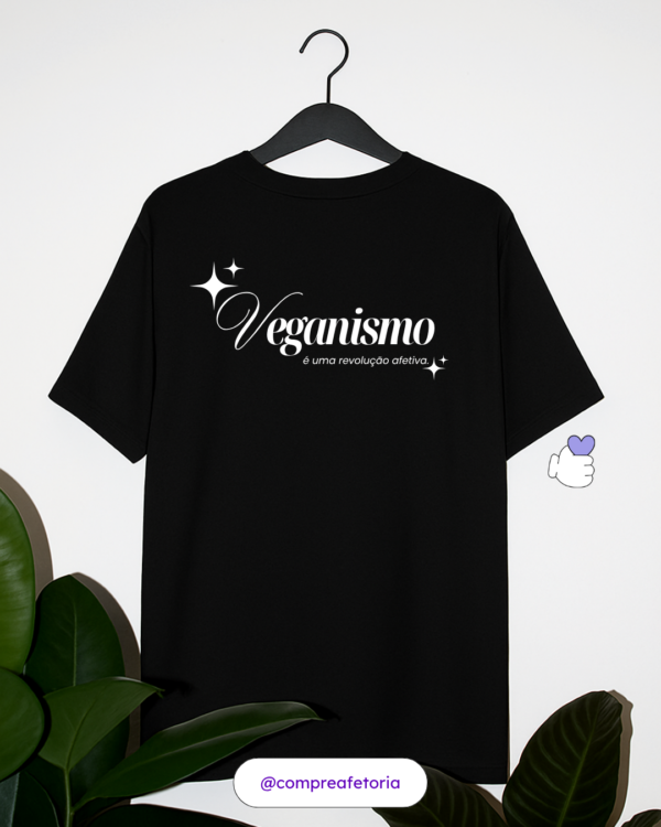 Camiseta Preta - Veganismo é uma revolução afetiva